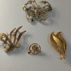 Brooches Lot 1960s Gold tone Faux Pearls Leaves Butterfly brands Emmons
